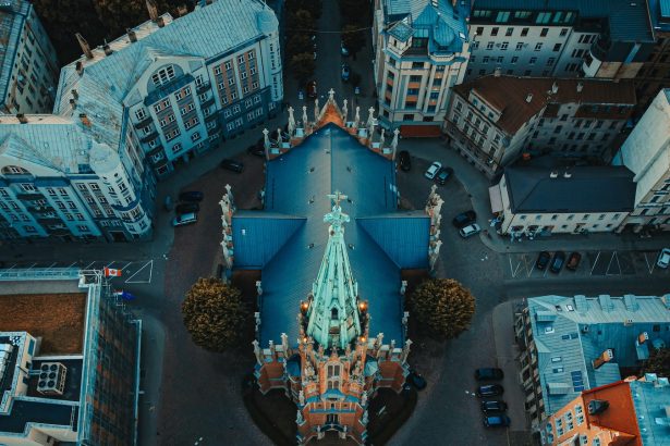 Exploring the World of Minecraft: Xbox 360 Edition